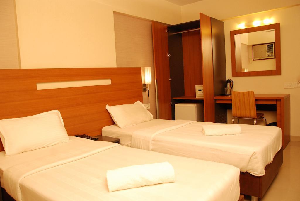 Hotel Tanish Residency Navi Mumbai Exterior foto
