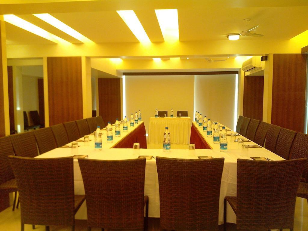 Hotel Tanish Residency Navi Mumbai Exterior foto