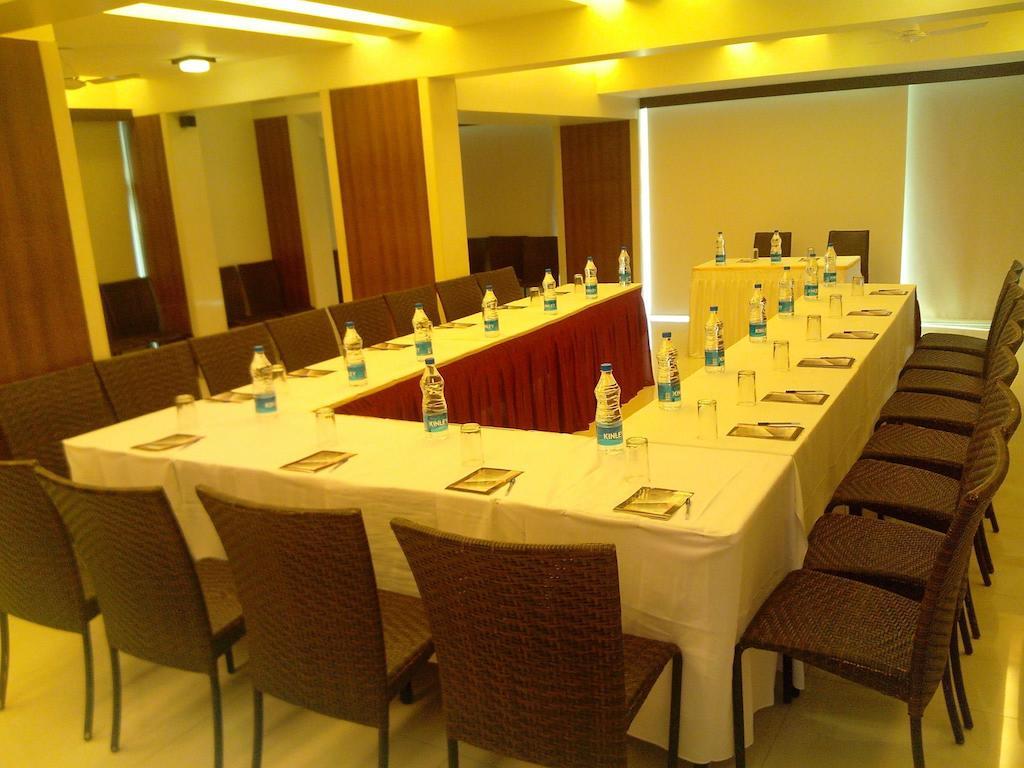 Hotel Tanish Residency Navi Mumbai Exterior foto