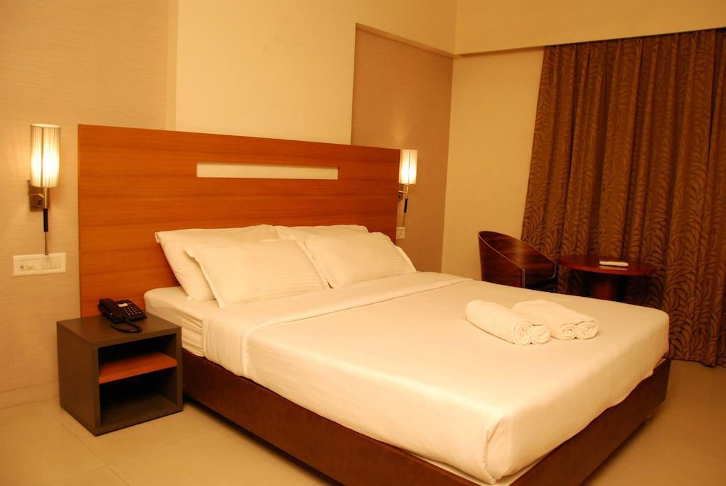 Hotel Tanish Residency Navi Mumbai Exterior foto