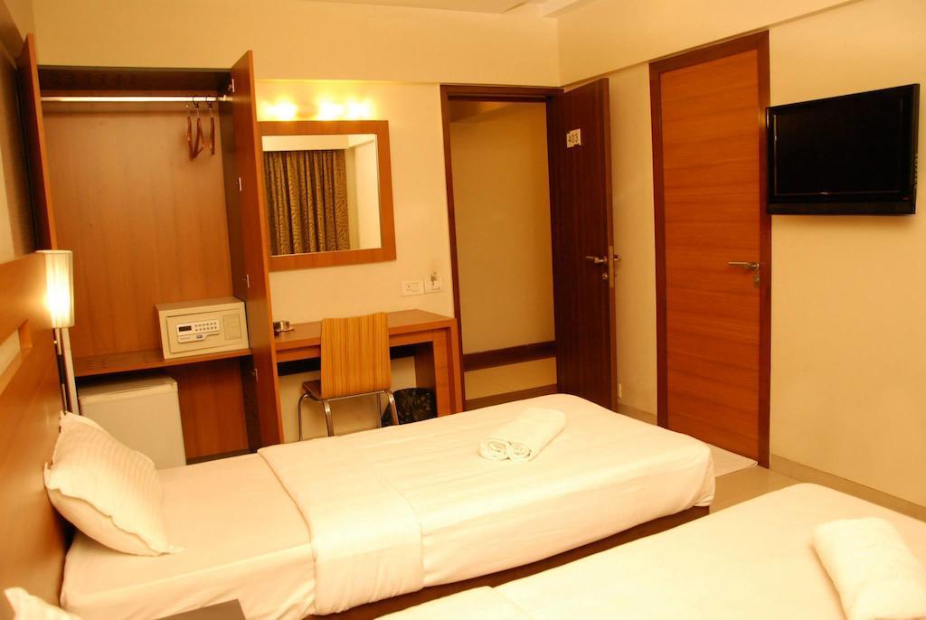 Hotel Tanish Residency Navi Mumbai Zimmer foto